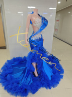 Robe de soirée sirène de luxe bleu roi en satin Ocstrade avec strass, franges, découpes, volants et traîne en tulle, dos nu, pour bal de promo et occasions formelles