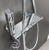 Mevalon Tête de pluie contemporaine Colonne de douche Suite Laiton poli Ensembles de douche de salle de bains Robinets sur pied Finition chromée Jet doux