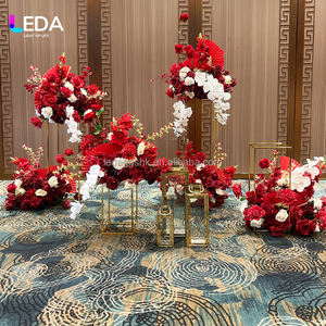 Soporte de flores metálico LEDA Luxury Gold, personalizado, de alta calidad, hecho a mano, para decoración de bodas y hogar. - Product Image 3