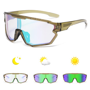 <span class=keywords><strong>Occhiali</strong></span> <span class=keywords><strong>da</strong></span> <span class=keywords><strong>Sole</strong></span> per Ciclismo con Cambio Colore, Protezione UV400, Antivento, per Uso Diurno e Notturno, <span class=keywords><strong>Occhiali</strong></span> <span class=keywords><strong>da</strong></span> <span class=keywords><strong>Sole</strong></span> <span class=keywords><strong>da</strong></span> <span class=keywords><strong>Uomo</strong></span> all'Ingrosso - Product Image 1