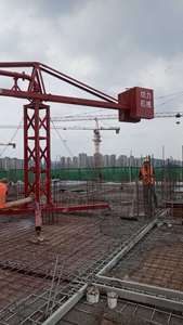 Piccola Macchina Spargiconcreto a Torre, Attrezzatura Manuale per Pompaggio e Trasporto del Calcestruzzo in Edilizia - Product Image 3