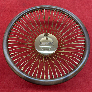 Volant de direction à 64 rayons avec logo personnalisé or/chrome, centre flottant, pour voitures classiques, roue à rayons. - Product Image 5