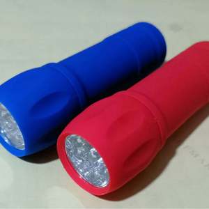 Linterna LED de 9 Leds - Marca Personalizada, Material de Goma Promocional, Iluminación Brillante para Exteriores, Duradera y Ligera para Camping y Emergencias - Product Image 3