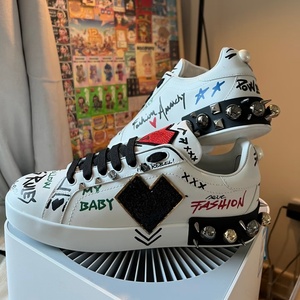 Zapatillas de skate de cuero con grafiti, estilo punk, con púas y tachuelas, diseño de corazón con purpurina, informales, para caminar, para parejas, estilo urbano - Product Image 1