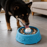 Tapis de léchage en silicone à alimentation lente avec boule roulante pour chiens et chats – Anti-étouffement, soulagement de l'anxiété, distributeur de friandises