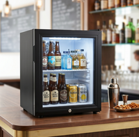 Mini-réfrigérateur portable à refroidissement direct avec logo personnalisé pour boissons, idéal pour refroidir les bières artisanales sur les comptoirs de petites bars et boutiques.