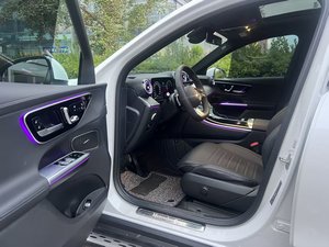Mercedes-Benz <span class=keywords><strong>GLC</strong></span> <span class=keywords><strong>2023</strong></span> 260L 4MATIC Luxe Automatique Gauche 7 places SUV 30 000 km - Product Image 3