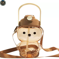 Bouteille d'eau mignonne en forme d'ours 1100 ml, gobelet en plastique avec paille, portable, anti-fuite, avec sangle pour enfants, sports de plein air