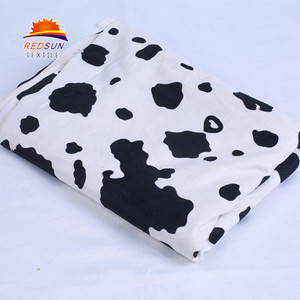 Échantillon gratuit 100% Polyester housse de canapé en velours Animal <span class=keywords><strong>noir</strong></span> <span class=keywords><strong>et</strong></span> <span class=keywords><strong>blanc</strong></span> motif <span class=keywords><strong>vache</strong></span> pour <span class=keywords><strong>tissu</strong></span> tissé en Polyester imprimé - Product Image 3