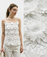 Tissu en dentelle de maille 100% polyester blanc respirant avec broderie florale 3D pour robes de mariée et de demoiselles d'honneur