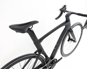 Bicicleta de Carretera |   Bicicleta de Carretera Wheeltop Cyclone-3rd Et Eds Tx 24s con Cambio Inalámbrico, Frenos de Disco Hidráulicos, Llanta de 38mm, Cyclone-3rd (et) de 24 Velocidades - Product Image 3