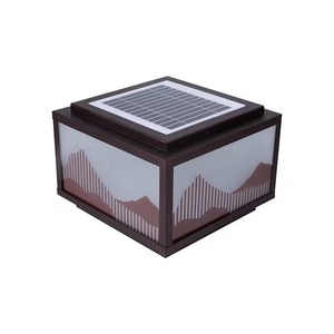 Lámpara Solar de Poste para Exteriores, Marco de Bronce, Pantalla Acrílica, LED Blanco Cálido 3500K, IP65, No Requiere Ensamblaje, 500 Lúmenes, CRI 80 - Product Image 1