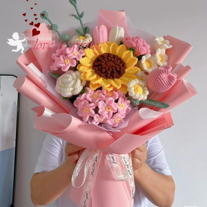 Bouquet fini en lavande, lys de la vallée et mignonnettes, crocheté à la main, cadeau pour la fête des mères - Product Image 1