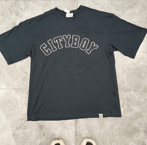 T-shirt graphique AMADE PLUS Cityboy en coton épais, style vintage universitaire, streetwear, col rond, vente en gros OEM, impression personnalisée - Product Image 3