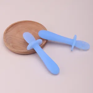 Nuovo cucchiaio in silicone per bambini cucchiaio per l'alimentazione del bambino cucchiaio complementare