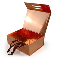Caja de Papel Rígida para Ropa con Solapa Magnética de Lujo Personalizada, Materiales Reciclados, Grabado en Relieve, Laminación Brillante/Mate, Recubrimiento UV