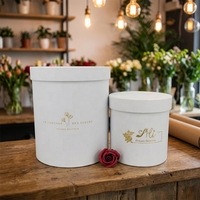 Boîte cadeau cylindrique ronde écologique personnalisée blanche avec revêtement UV et logo personnalisé en feuille d'or pour les roses