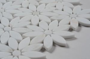 Günstige <span class=keywords><strong>HANSE</strong></span> SKM10 Moderne Hotel-Innenwand Wasserstrahl Weiße Blumen Glas Kristall Marmor Split Face Glänzende Mosaikfliese 300x300mm - Product Image 4