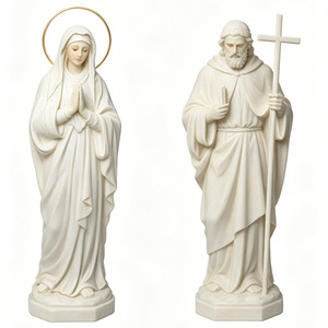 Artisanat Catholique en Résine de Haute Qualité : Buste du Saint Père, de la Sainte Vierge Marie et du Sacré Enfant Jésus – Fée Musicale Artistique Peinte à la Main - Product Image 3
