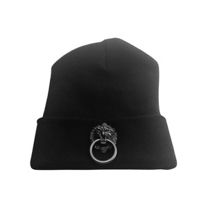 Calotta nera con grande leone in metallo nero - Product Image 1