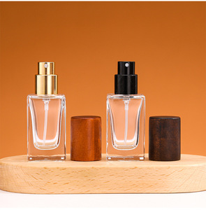 Flacon de <span class=keywords><strong>parfum</strong></span> carré en verre de haute qualité de 15 ml avec pulvérisateur et bouchon en bois, vide - Product Image 3