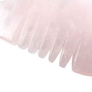 Pettine Gua Sha in Quarzo Rosa, Massaggiatore Naturale in Cristallo per Viso e Cuoio Capelluto, per Crescita dei Capelli e Sollievo dal <span class=keywords><strong>Mal</strong></span> <span class=keywords><strong>di</strong></span> <span class=keywords><strong>Testa</strong></span> - Product Image 5