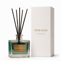 Diffuseur de parfum d'ambiance LF personnalisé, écologique, aux senteurs d'agrumes, flacon carré en verre transparent, liquide vert sarcelle, bâtonnets noirs, étiquette privée dorée