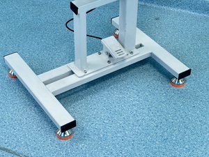 Tierpflegetisch mit Verstellbarer Höhe und Runder Oberfläche für Zoohandlungen und Tierkliniken, Hundepflegetisch - Product Image 4