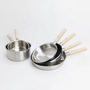 Poêle en acier inoxydable <span class=keywords><strong>de</strong></span> haute qualité, durable, <span class=keywords><strong>de</strong></span> fabrication allemande et italienne, avec poignée en bois et caoutchouc, adaptée aux cuisinières à <span class=keywords><strong>induction</strong></span>, au gaz et à l'électricité - Product Image 1