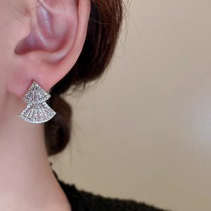 Orecchini a triangolo mobili da donna, geometrici, per uso quotidiano, accessori per le orecchie - Product Image 6