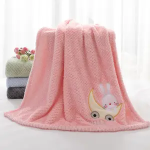 En gros doux nouveau-né couverture de bébé brodée avec applique