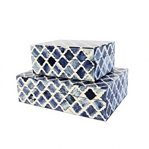 Boîte de rangement carrée en bois gravée avec incrustation à motif carré, présentoir organisateur pour bijoux, idéal pour Noël - Product Image 4