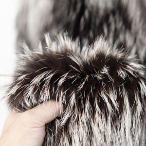 Abrigo de Piel de Zorro de Terciopelo Suave y Elegante Personalizado por NAFA para Mujer con Diseño Clásico - Product Image 6