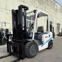 Chariot élévateur diesel TCM de haute qualité de 3 tonnes avec déplacement latéral, mât simple, double ou triple pour les opérations en usine