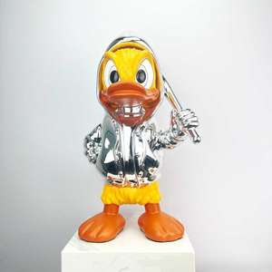 Sculpture d'art pop en résine personnalisée en gros, bouteille de champagne <span class=keywords><strong>Donald</strong></span> Duck, décoration intérieure, statue de <span class=keywords><strong>Donald</strong></span> Duck avec deux bouteilles - Product Image 6