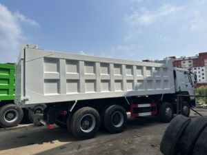 Camion à benne basculante utilisé 30T howo de haute qualité 6x4 4x4 automatique à vendre - Product Image 6
