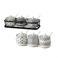 Ensemble de pots à épices en céramique style Hepburn : récipients à épices domestiques, pots à sel, bouteilles à assaisonnements et un pot pour l'huile de piment.