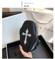 Nouvelle mode Halloween : Sacs à bandoulière en cuir PU en forme de cercueil, motif croix et crâne, style euro-américain, amusants et uniques