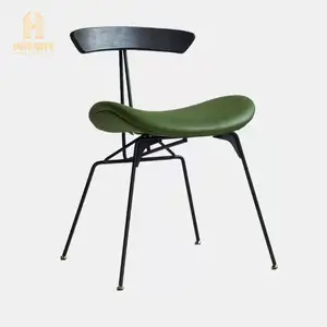 Sedia moderna semplice e leggera di lusso per sala da pranzo sedia per il tempo libero in materiale PP sedia da ristorante