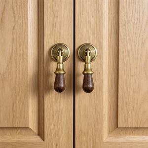 Poignée pendentif à trou unique en bronze français pour armoire, commode, tiroir, style moderne, en noyer vieilli, petite poignée minimaliste pour cuisine - Product Image 4