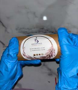 Jabón Herbal Blanqueador y Antiacné Premium Hecho a Mano con Neem, Cúrcuma y Aceite de Árbol de Té para Piel de Adultos - Product Image 3