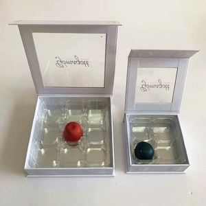 Boîte cadeau en papier pour chocolats haut de gamme à 4/9 cavités, avec couvercle à fenêtre transparente et insert en plastique PET - Product Image 4