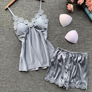 Ensemble de pyjama court en satin de soie confortable à deux pièces en dentelle sexy brodée, uni, doré, sans manches, pour femmes - Product Image 3