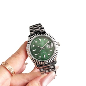 Montre à quartz pour femme Skywalker, en alliage, tendance, pas chère, avec lentille convexe, calendrier Genève, style Guangzhou Station West - Product Image 5