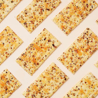Suministro directo de fábrica Crispy 180g Quinoa Salty Tricolor Soda Crackers en caja para el té de la tarde Precio barato