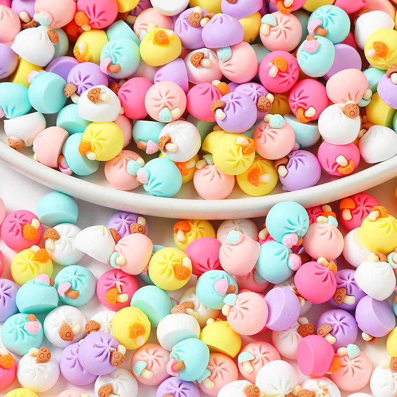 Style vingt-quatre mini petits pains aux champignons au hasard