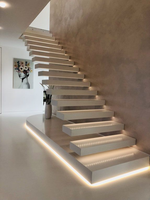Escalier droit moderne de luxe en bois massif avec garde-corps en verre et éclairage LED pour villa et hôtel