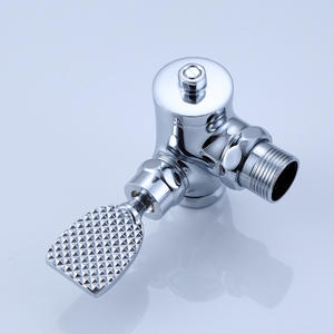 Válvula de descarga de esquina empotrada en pared Chenlu Copper, accionada con el pie, para inodoro tipo squat, modelo CL 6618, que ahorra agua. - Product Image 3