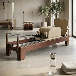 Cama Reformer de Pilates Tmax Luxurious Walnut, Cama Reformer de Pilates de Madera con 5 Resortes Alemanes, Certificación CE ISO - Product Image 1