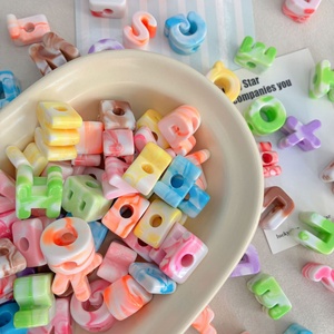 <span class=keywords><strong>Perles</strong></span> acryliques bicolores dégradées à grand trou, 26 <span class=keywords><strong>lettres</strong></span>, pour accessoires de stylos perlés DIY et chaînes de téléphone, vente en gros - Product Image 2